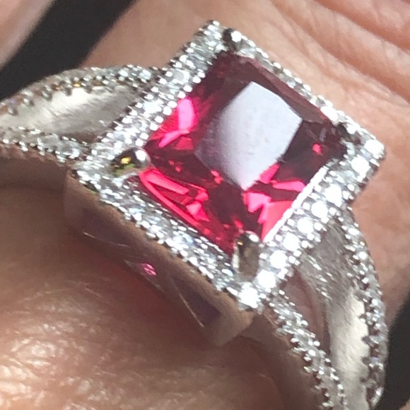 Ruby 2.25 carat spilt shank diamond pave sterling silver oval cut size 6.5 - Picture 7 of 12